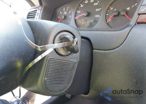 2011 Chevrolet Impala Ls z USA, uszkodzony, nr VIN 2G1WF5EKXB1122493